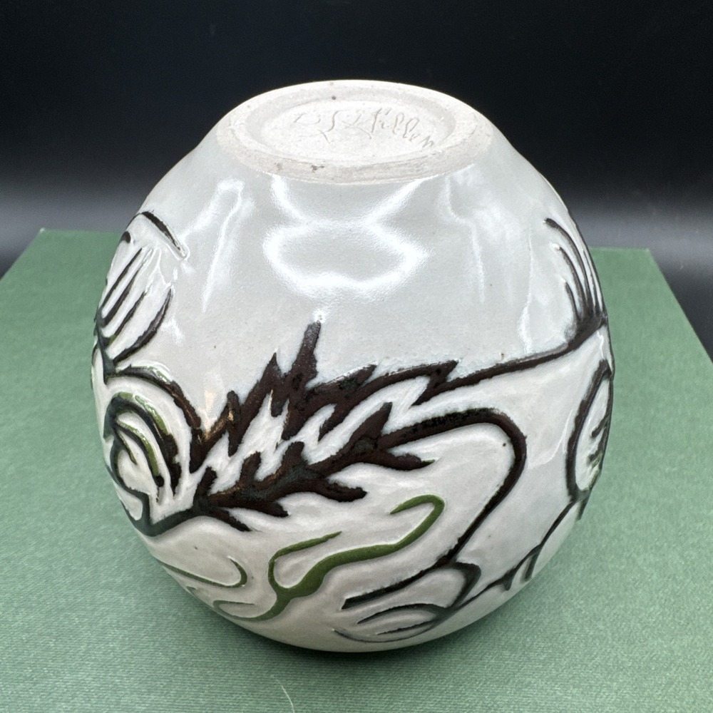 Studio Art Pottery Vase BF Gillen Incised Raised Black Green Abstract Design 5" - Picture 9 of 16